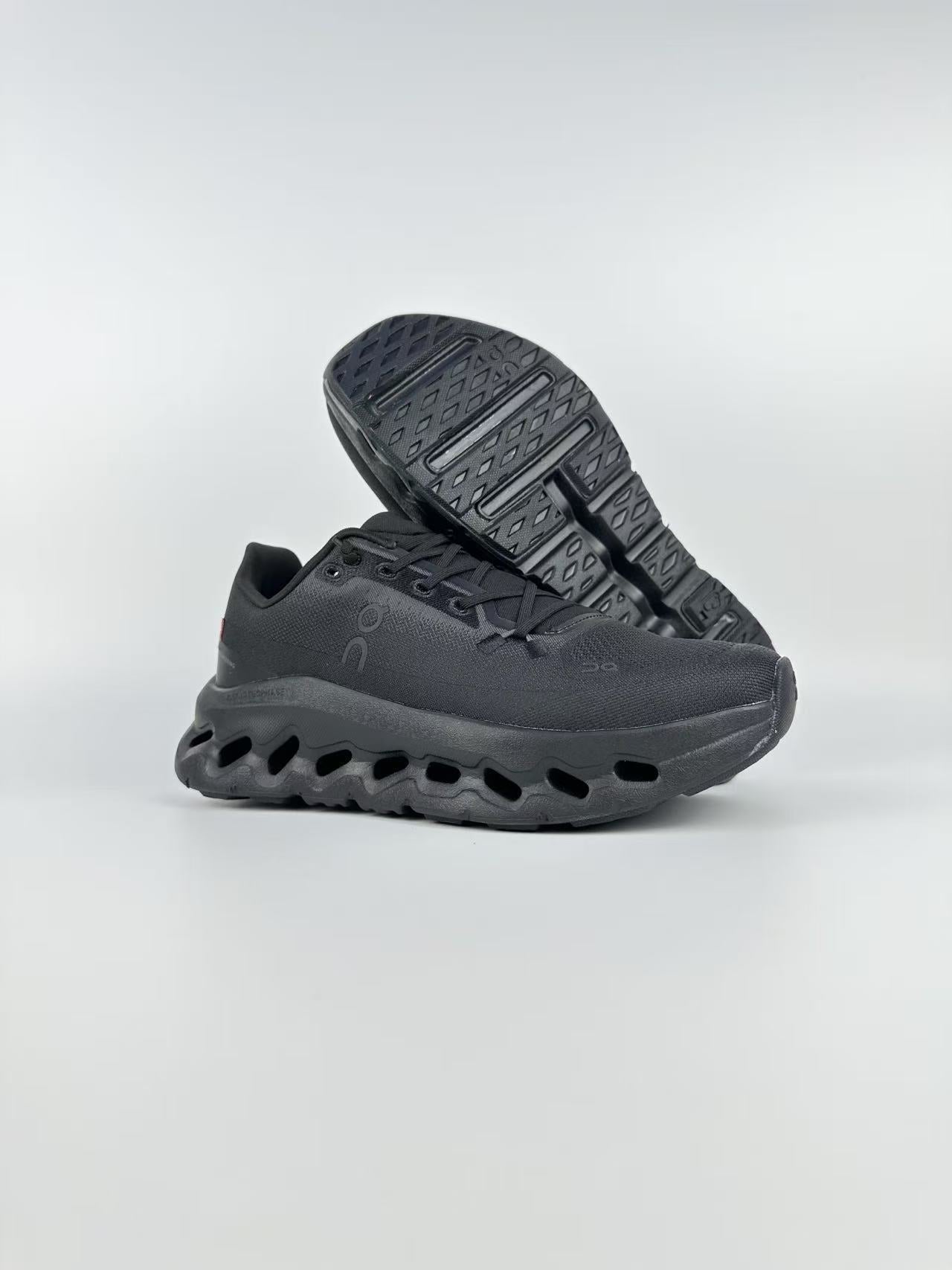 ON CLOUD Noir