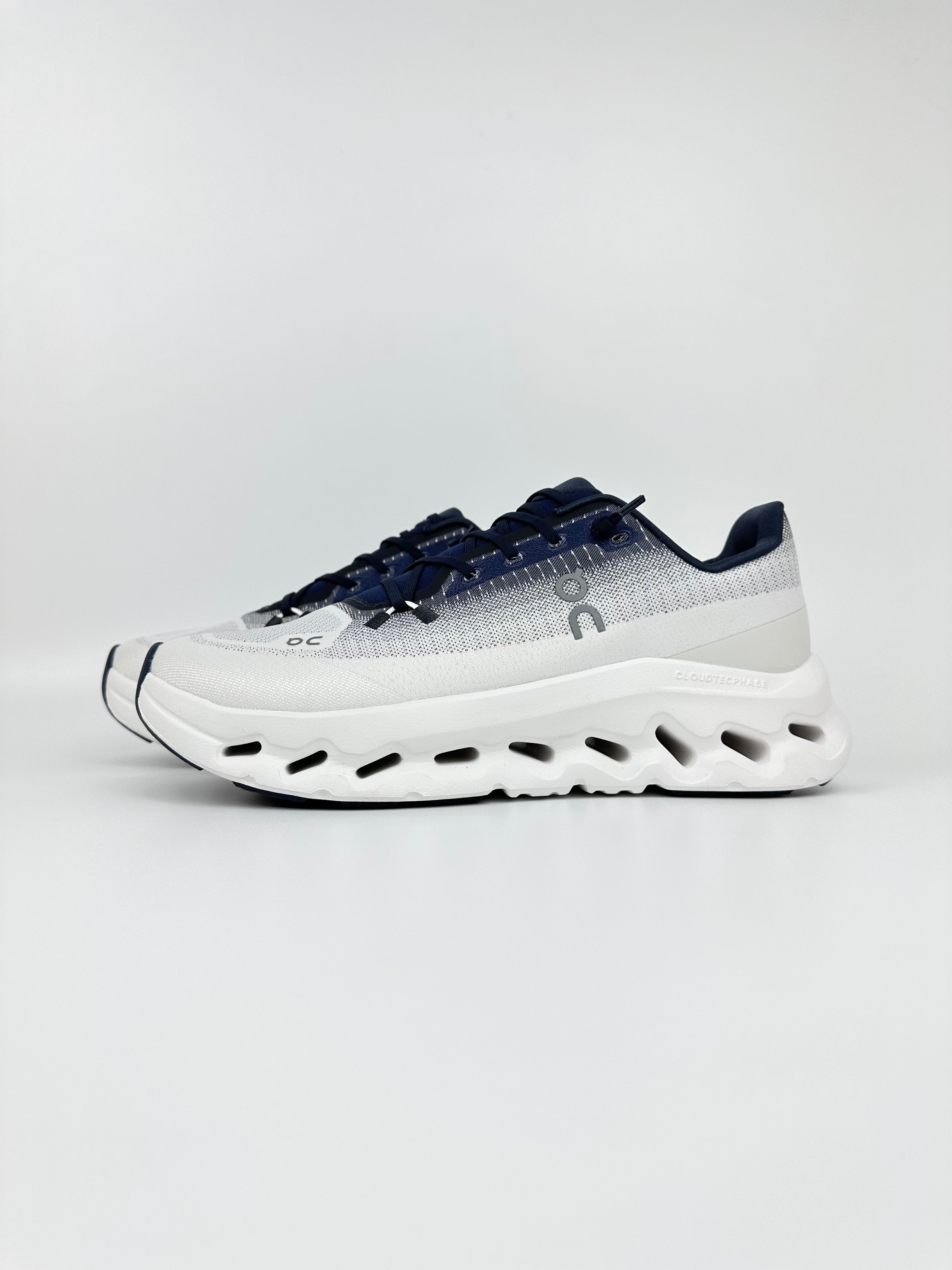 ON CLOUD Bleu Marine