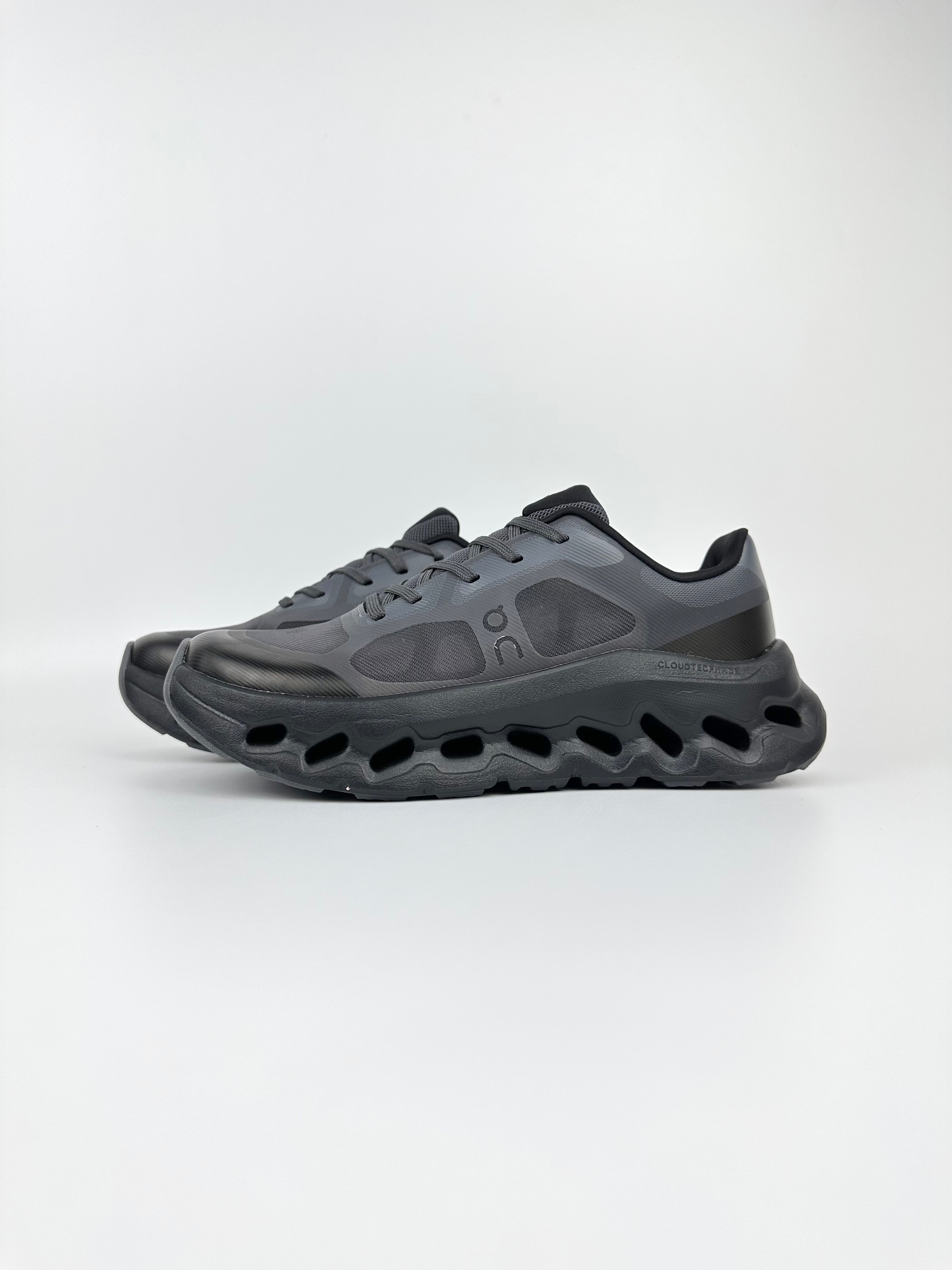 ON CLOUD REMIX Noir