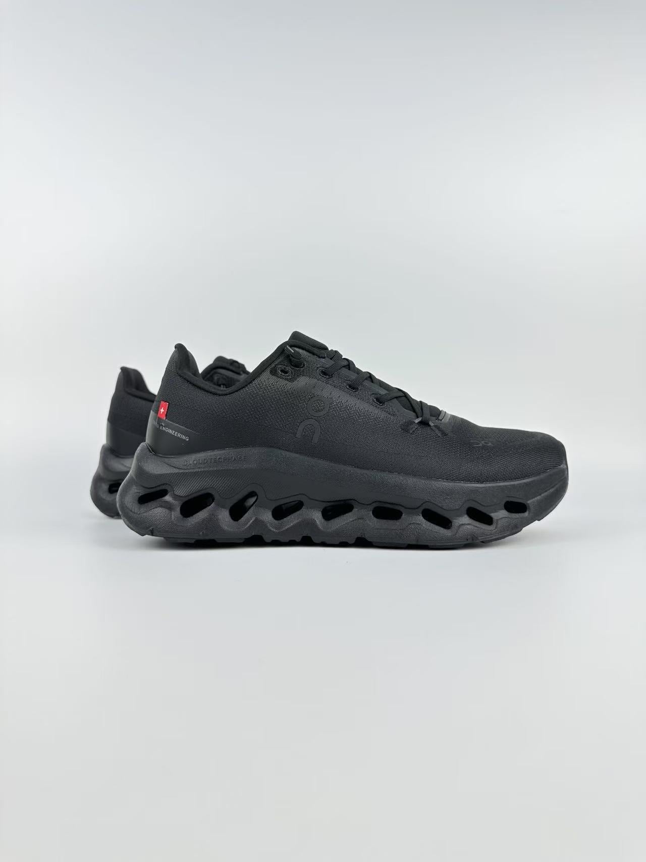 ON CLOUD Noir