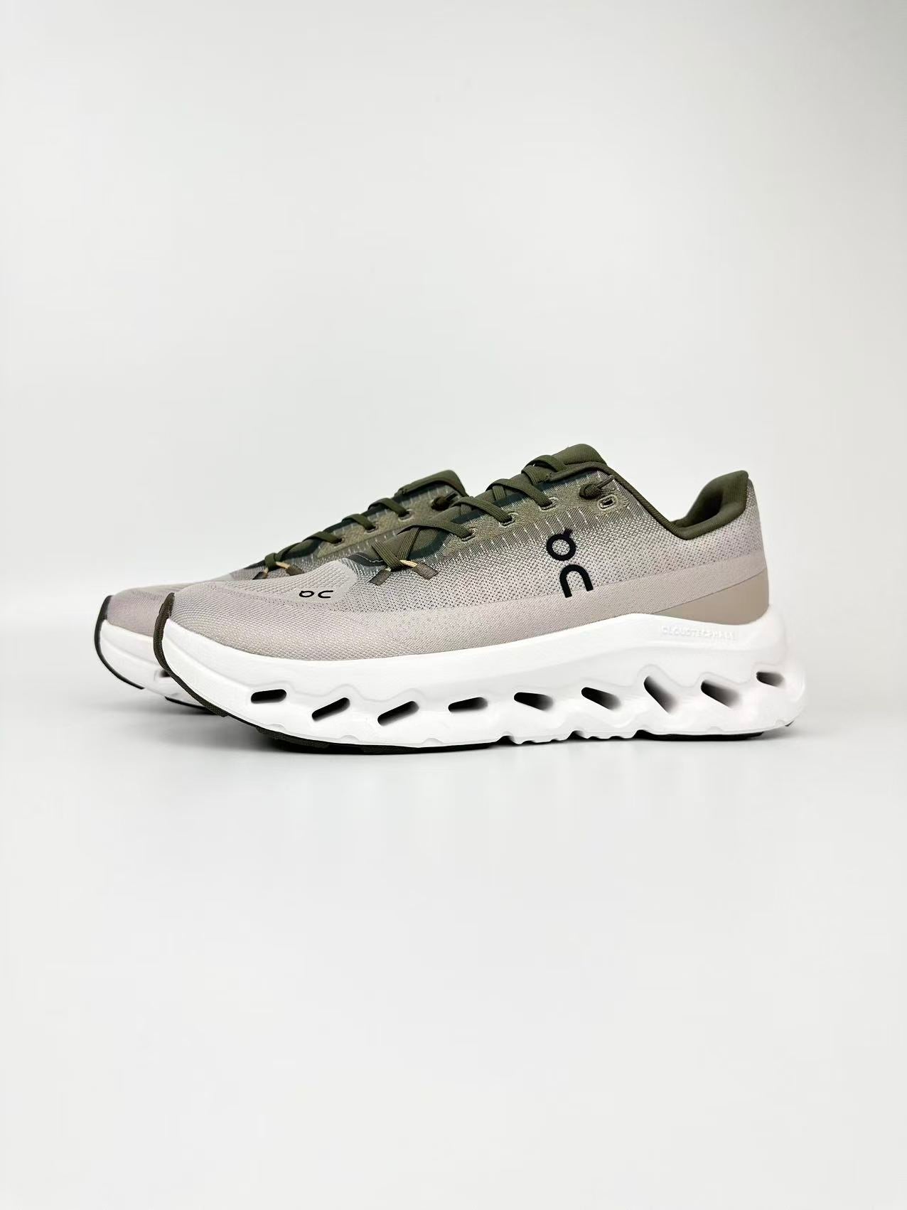 ON CLOUD Kaki