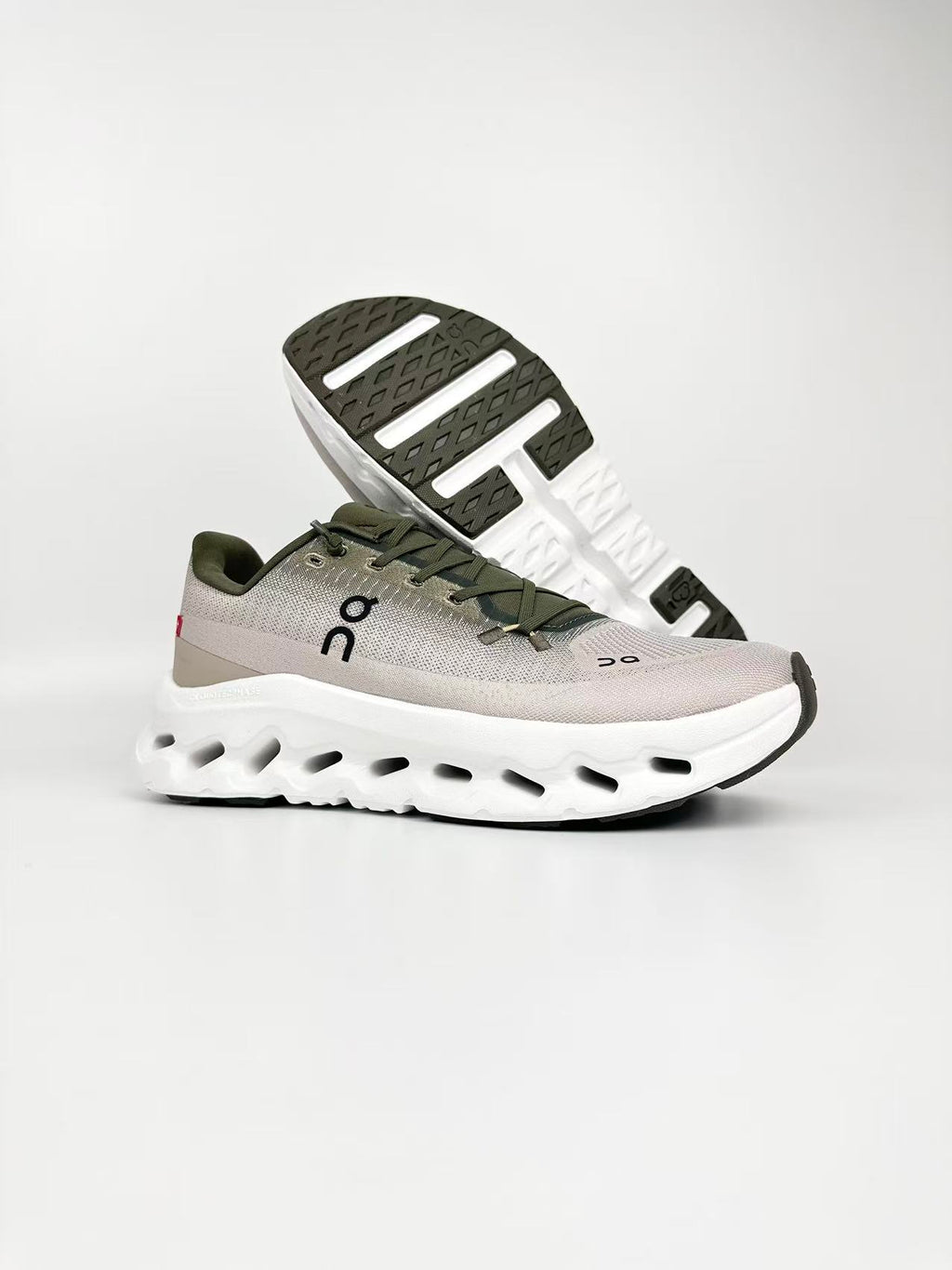 ON CLOUD Kaki
