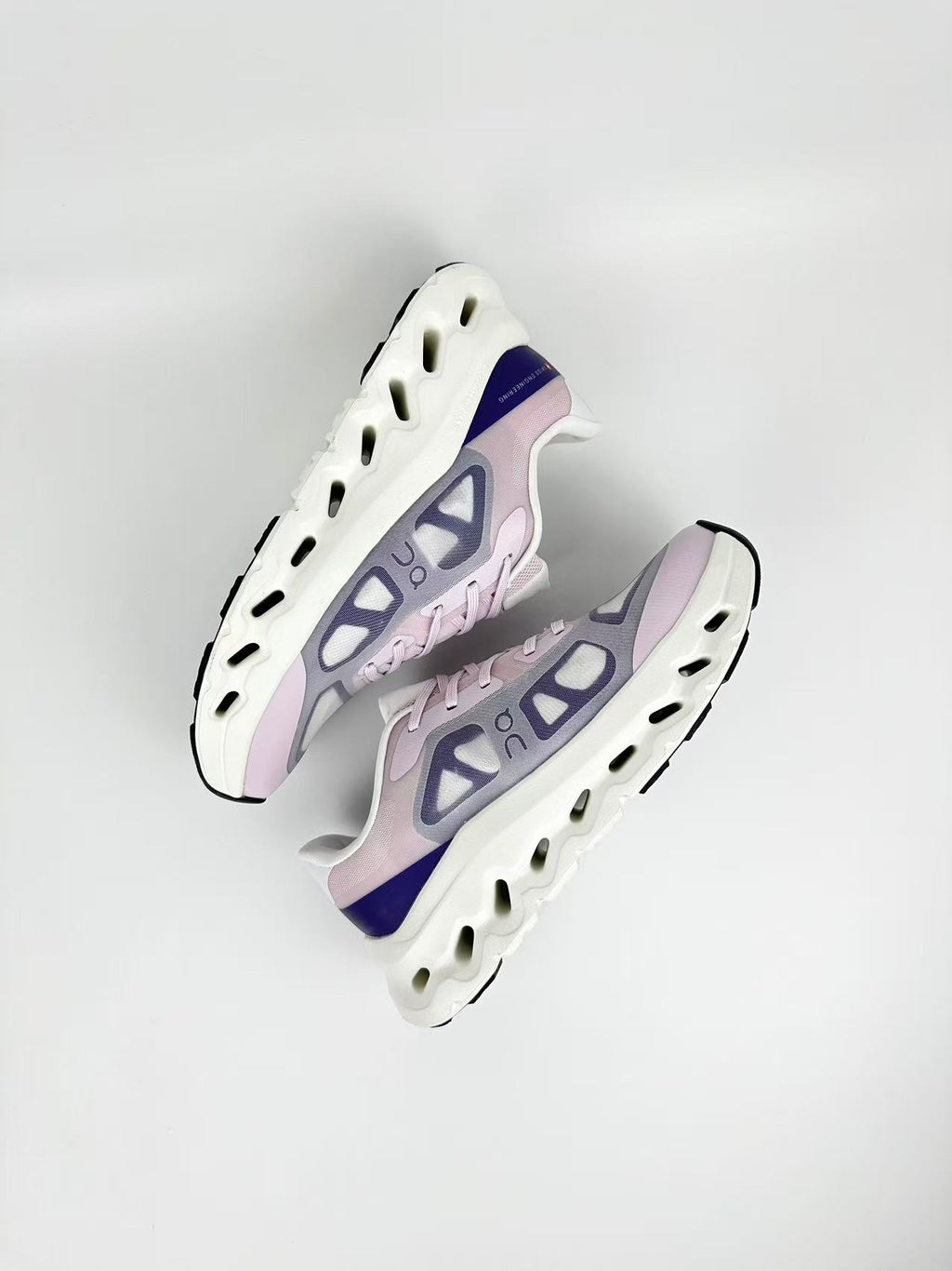 ON CLOUD REMIX Violette