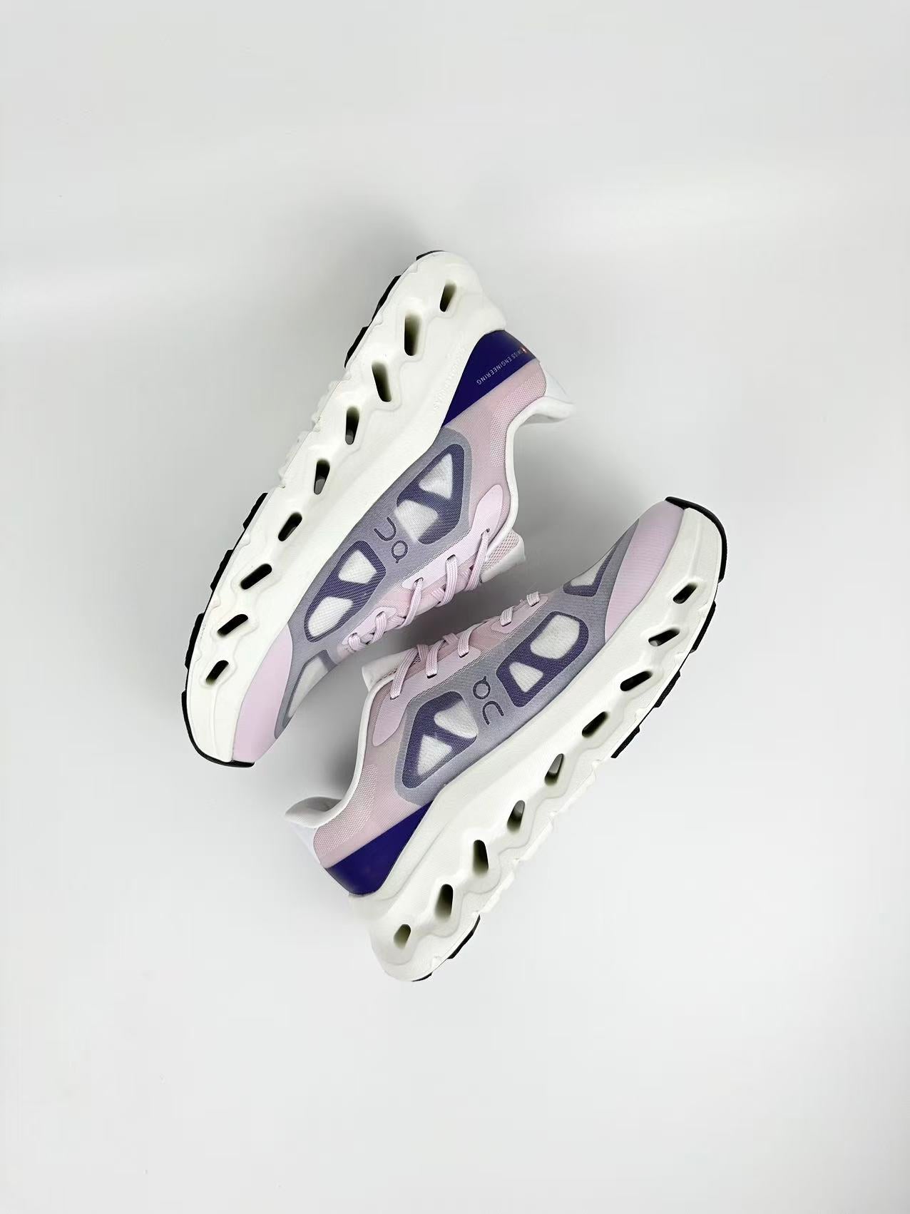 ON CLOUD REMIX Violette