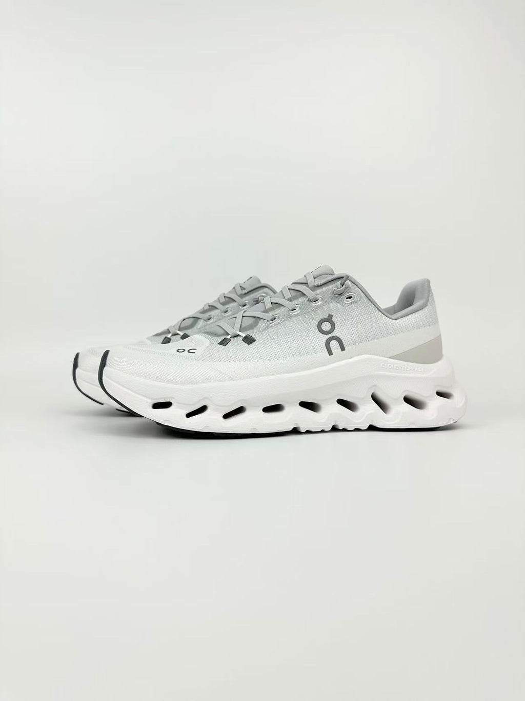 ON CLOUD Gris